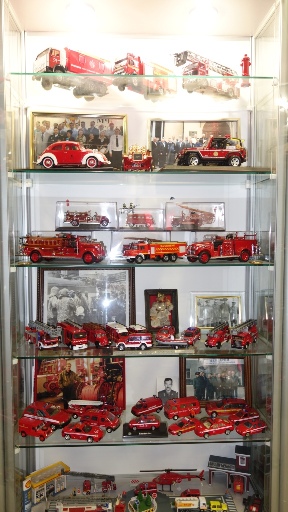 Коллекция пожарных автомобилей мира - стенд второй